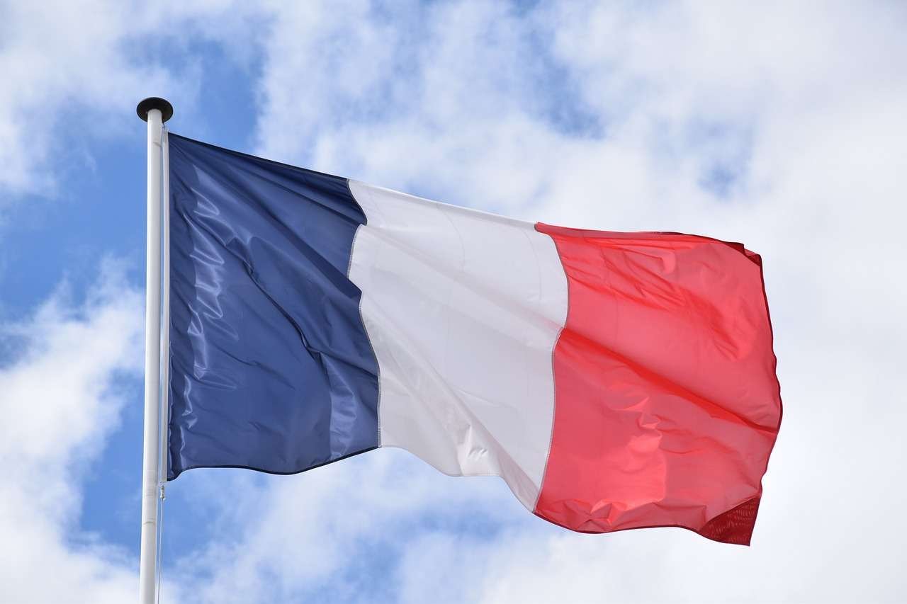 flag-3872530_1280 French flag under fair sky